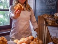 #TeamCastañyoles Ella es Laura Quintero, nuestra pastelera en #Castañyoles. Encargada de crear dulces sorpresas para todos nuestros comensales y sin duda creadora del mejor croissant de la ciudad. 🥐👌✨ ¿Ya lo probaste? #Croissant #Pasteleria #Postres #Castañyoles