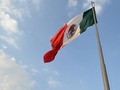 Bandera de México, legado de nuestros héroes, símbolo de la unidad de nuestros padres y de nuestros hermanos, te prometemos ser siempre fieles a los principios de libertad y de justicia que hacen de nuestra Patria la nación independiente, humana y generosa a la que entregamos nuestra existencia.  #mipais #mexicocity #mexico #foto #photographer #photo #cdmx #bandera #aguila #banderademexico #carteleramx #hermoso #tricolor #orgulloso