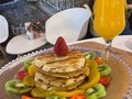 ¡Desayuna con papá en la Trinacria! . Además de nuestros hojaldrados, cachitos y croissant; también puedes disfrutar de waffles, panqueques, empanadas y arepas.  Este fin de semana, celebra el día del padre; ¡Con todo el sabor!  . . #diadelpadre #desayuno #lecheria #trinacrialecheria #cafe #juliocesaryl #famillia