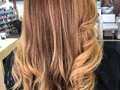 Un cabello delicado pero con #resultados #perfectos #balayage #beigegold #like #fallowme #haircolorexpert #balayagehair #byme❤😉