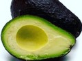 El aguacate contribuye a la prevención y control de  enfermedades como Alzheimer, cáncer, diabetes, enfermedades cardíacas y otras condiciones de salud. tiene un alto contenido de fibra, sodio, y libre de colesterol, alimento que proporciona cerca de 20 nutrientes esenciales, incluyendo la fibra. Es rico en grasas saludables monoinsaturadas y poliinsaturadas (como los ácidos grasos omega 3), vitaminas A, C, D, E K, y vitaminas del complejo B (tiamina, riboflavina,niacina, ácido pantoténico, biotina, vitamina B-6, vitamina B-12 y ácido fólico), así como el potasio. #comesano #mejoratusalud