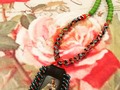 Desliza... 👉🏻👉🏻👉🏻 Un solo collar y dos vírgenes juntas! Maria Auxiliadora y Virgen del Carmen. #color #handmade #hechoamano #handmadejewelry #joyeriahechaamano #art #arte #artisan #artesana #hacedoradecolor