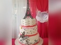 Paris Cake, para 15 años.  Torre Eiffell 100% comestible. #torreeiffel #torreeiffelparis #eiffeltower #eiffel #torreeiffelparis #paris #pariscake #15años #15añosgricel #15añosparty #pastillaje #fondantdecor #fondant #fondantcake #fondantdesing #fondantflowers #fondantcakeart #cakesdesign #cakesartesanales #cakesartist #cakespanama #cakesdesigner  #cakespty #cakespersonalizados