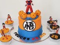 Goku Cake.... Decorado en crema chantilly.   Otro tema, que no pasa de moda...  Topper por @mariartcelebra