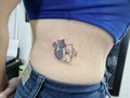 @cat_lover_1815 hace un homenaje a sus gatitos...  #smalltattoo #tattoo #femaletattoo #tatuaje #minimaltattoos #cat #catlover @lienzovivo #tattooshop #bogota #colombia #miloguecha