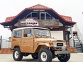 Toyota Land cruiser del año 1984, foto cortesía del amigo toyotero Albert lugo; vehículo con tan solo 72.000 km, muy conservado restaurado en 🇻🇪Venezuela, Colonia tovar por padre e hijo el sr hector frey, y las rayas fueron realizadas por el artista y pintor profecional @carlosgkohler ...... ya en los ajustes finales para la exhibición que se llevara acabo Dios mediante en motores Colonia tovar. Del día 27 al 29 de septiembre te esperamos. . . #exhibiciónmotorescoloniatovar #clásicos  #fj #fj40 #fj40venezuela #f-40 #landcruiser #landcruiservenezuela #meru #meruenventa #toyotaenventa #ventadevehiculo #toyotafortuner #ventasdecarros #coloniatovarventacarros #concecionario #concesionariodebehiculos #consignacion #empresario #ganadero  #toyota  #motorescoloniatovar #fincasyganados #llano #llanodevenezuela #motorescoloniatovar #carrosven #ventasdevehiculos #toyotavenezuela #landcruiser