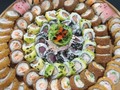 Bandeja de 100 mini roles variados para compartir #paradise #sushi #compartir